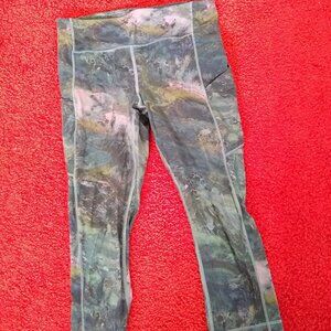 Lululemon capris NWOT